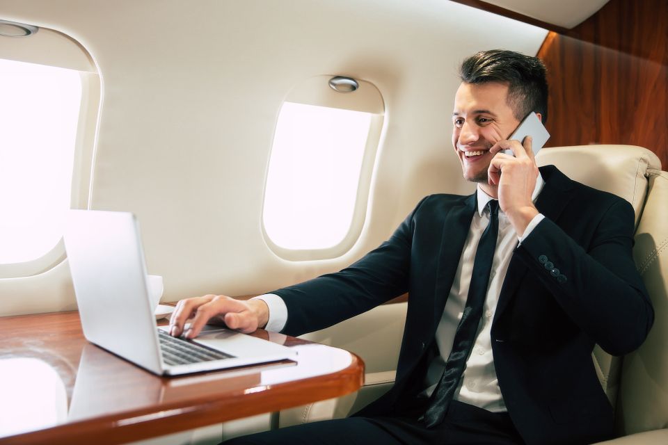 Comment rester productif pendant les longs trajets en avion ?